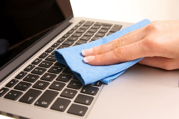 6 cách vệ sinh bàn phím máy tính, laptop đơn giản hiệu quả